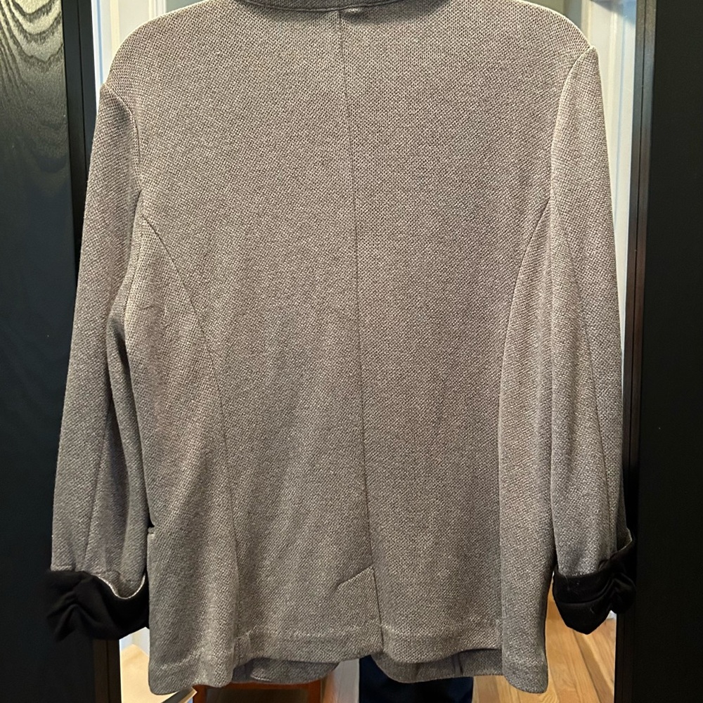 Grey blazer. - Picture 4 of 4